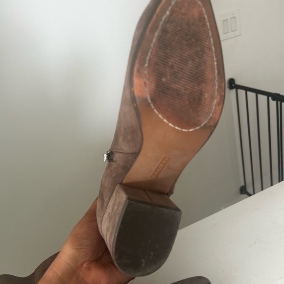 Embroidered Steven Boots! Perfect for fall 🍂 - Picture 4 of 5